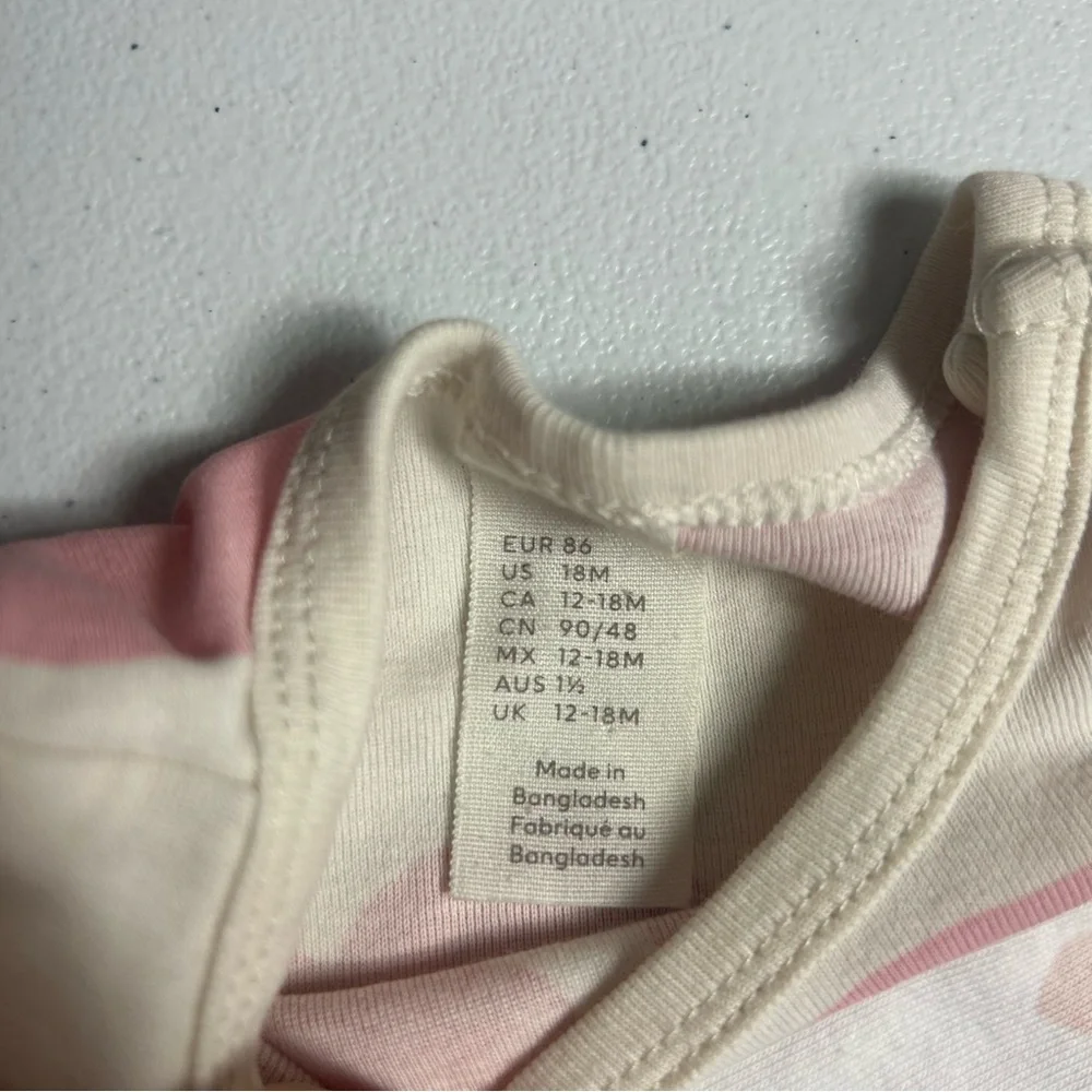 Pink and White Heart Patterned Kids Onesies Set of 2 Size 18 Months - Picture 6 of 7